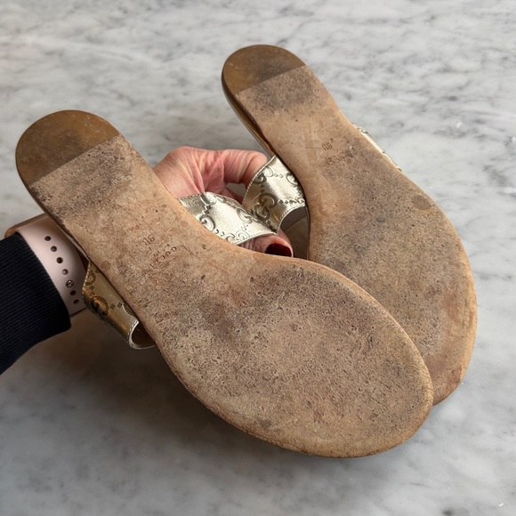 Gucci Metallic Gold Leather Thong Sandal with Horsebit - Picture 6 of 7